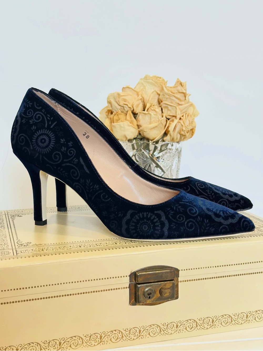 Ron White DWP1 Midnight Velvet Blue Kitten Heels - Picture 7 of 17